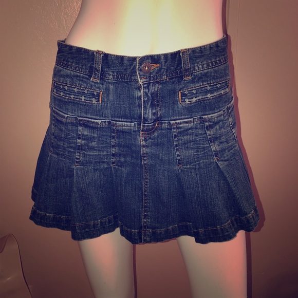 Guess Dresses & Skirts - NWOT Guess mini skirt s/p